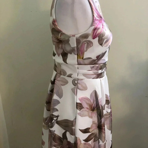 Elegant floral dress. NWT - Picture 4 of 6